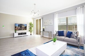 5 bedrooms, Internet - Stunning 5 Bd w Pool Close to Disney Champions Gate 1012 (Davenport)