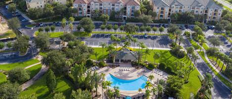 2 bedrooms, desk, Internet