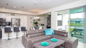 2 bedrooms, desk, soundproofing, Internet