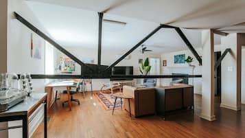 Apartment, Private Bathroom (North Central Loft) | Ruang Istirahat