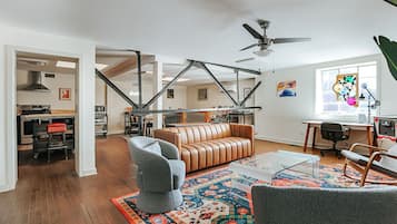 Apartemen, kamar mandi pribadi (North Central Loft) | Lounge