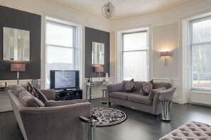 Smart-TV, bøker, musikkbibliotek og filmbibliotek