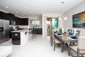 4 bedrooms, desk, soundproofing, Internet - Family Friendly 4Bd With Pool Solara Resort 1517 (Kissimmee)