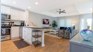 Apartment | 3 bedrooms, desk, soundproofing, Internet