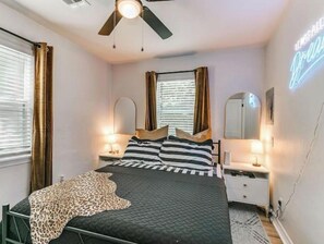 3 bedrooms, in-room safe, iron/ironing board, travel crib
