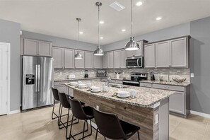 Microwave, dishwasher, high chair - 10 Bedrooms/ 8 Bathrooms/ Windsor Island (4133 LA) (Davenport)
