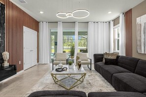 TV - 7 Bedrooms/ 5.5 Bathrooms/ Windsor Island (4436 KR) (Davenport)