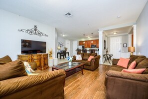 TV, video games, foosball - Epic Universe NEW Beautiful Lakeview Condo Near the Parks - 1026 (Orlando)
