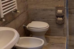 Shower, hair dryer, towels - Villa - Sleeps 8 - Patio - Garden - Parking (Martina Franca)