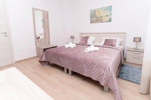 4 habitaciones, tabla de planchar con plancha y wifi gratis 