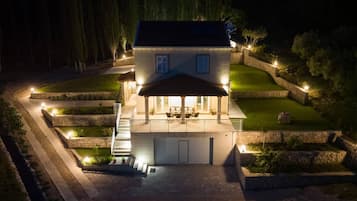House, Berbilang Katil | Bahagian luar
