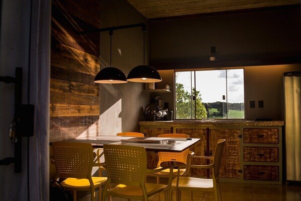 Exclusive-Chalet | Eigene Küche | Großer Kühlschrank, Kochgeschirr/Geschirr/Besteck