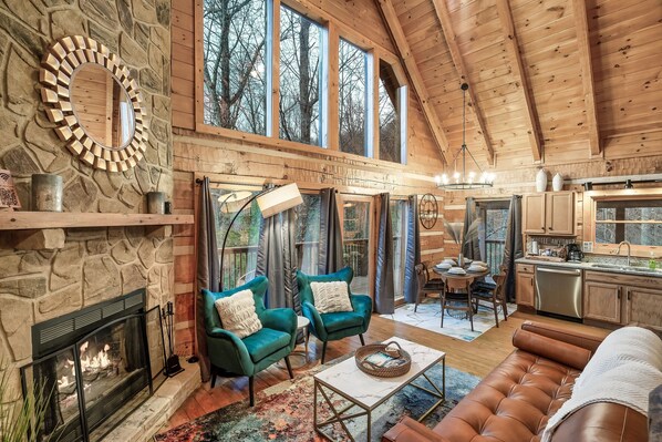 Smart-TV, Kamin, Videospiele, Tischfußball