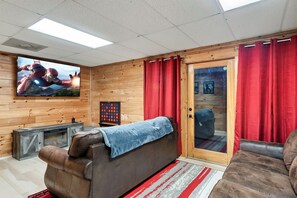 Smart-TV, Kamin, Videospiele, Tischfußball