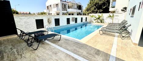 Piscina stagionale all'aperto