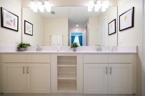 2 bedrooms, Internet - Luxurious 2 Bd Close to Disney Storey Lake 204 3131 (Kissimmee)