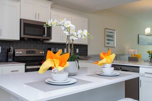 2 bedrooms, Internet - Luxurious 2 Bd Close to Disney Storey Lake 204 3131 (Kissimmee)