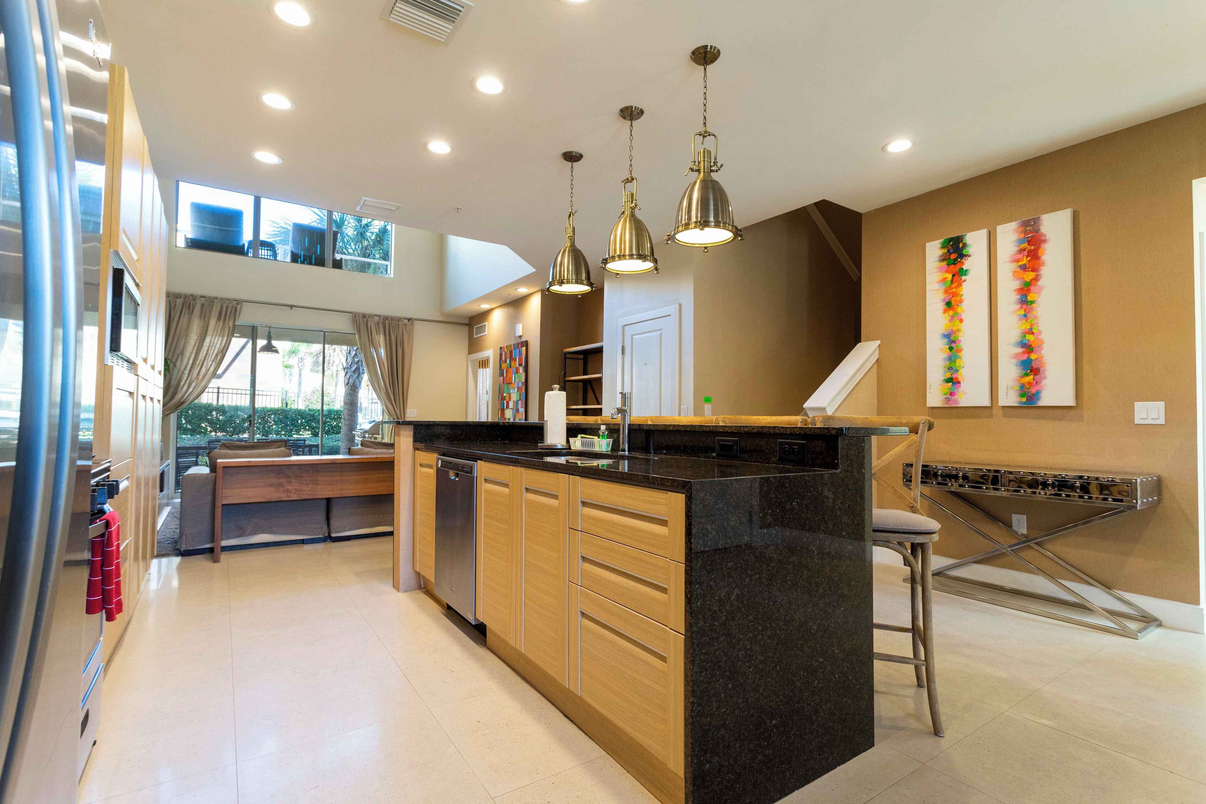 4 habitaciones, caja de seguridad en la habitación y escritorio 