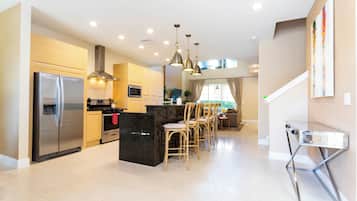 4 habitaciones, caja de seguridad en la habitación y escritorio