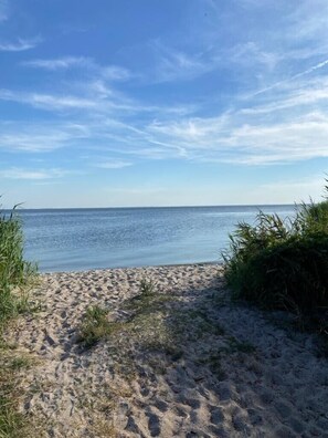 Una spiaggia nelle vicinanze