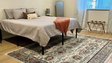 2 bedrooms, iron/ironing board, WiFi, bed sheets