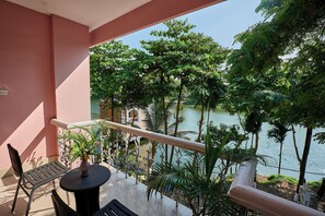 Economy Studio Suite - Foy's Lake Resort (Chittagong)
