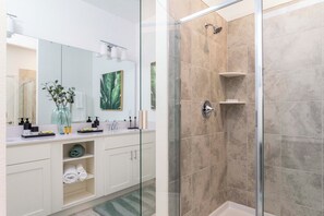 Huis | 2 slaapkamers, geluiddichte muren, internet