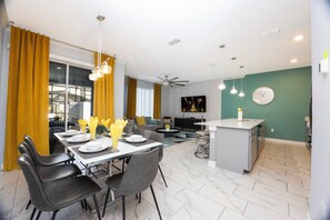 4 bedrooms, Internet - Stunning 4 Bd Close to Disney w Pool Storey Lake Resort 4369 (Kissimmee)