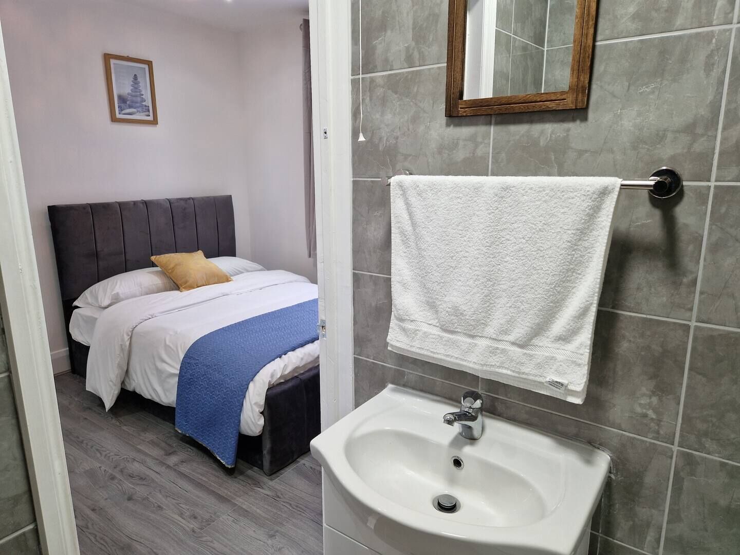 Apartment | Bathroom | Combined shower/bathtub, deep-soaking bathtub, hair dryer, towels