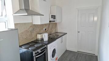 Apartment | Private kitchen | Fridge, microwave, oven, stovetop