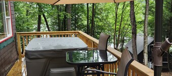 Birch Suite at Colden Lodge A Cozy Private 1Br Suite With Hot Tub on Lake Flower