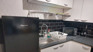 Unclassified image, 4 of 16, button - Captivating 1-bed Apartment in Waltham Cross (Waltham Cross)