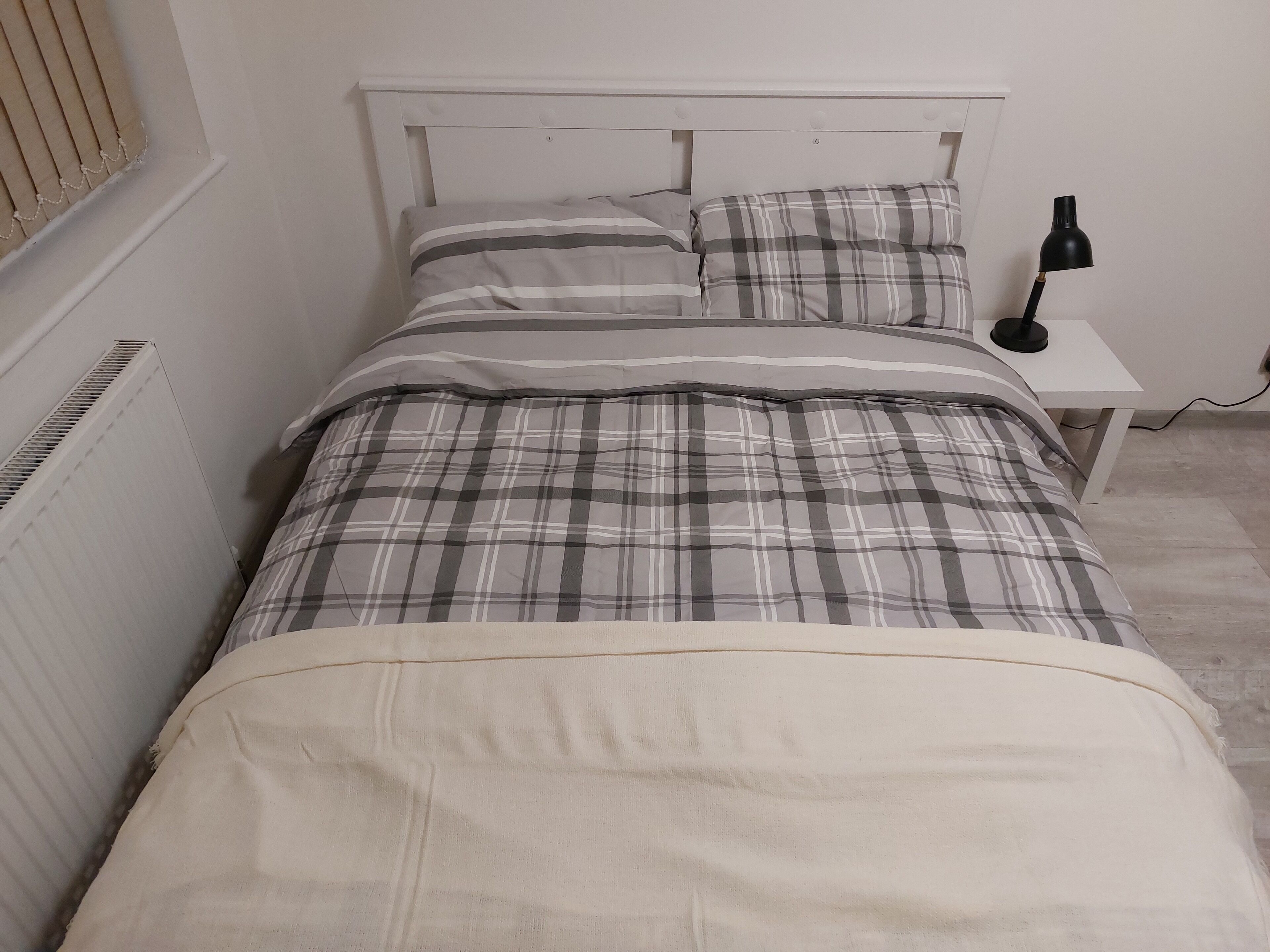 Apartment, 1 Queen Bed | 1 bedroom, iron/ironing board, WiFi (free), bed sheets