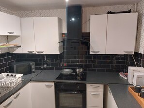 Apartment, 1 Queen Bed | Private kitchen | Fridge, microwave, oven, electric kettle - Captivating 1-bed Apartment in Waltham Cross (Waltham Cross)