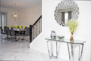 8 bedrooms, Internet