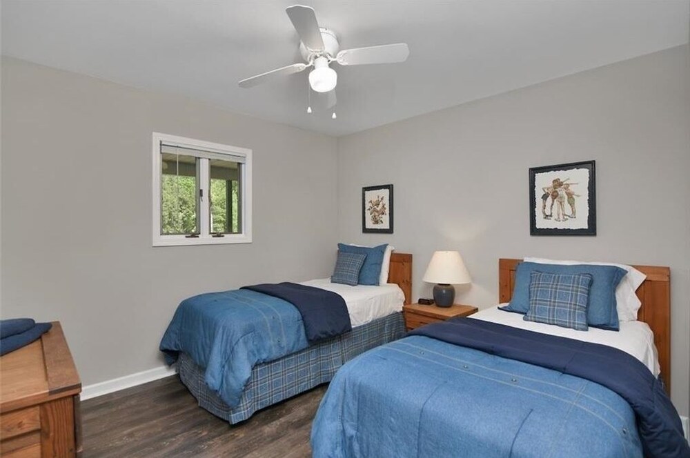 Just steps to the Crisp & Clear waters of Lake Keowee and close to