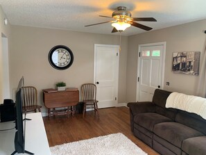 Smart TV - Historic Main Street Cottage (Troy)