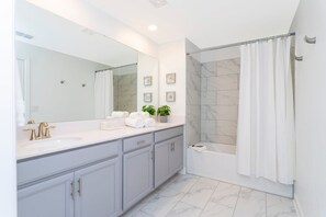 Ferienhaus | 5 Schlafzimmer, Schreibtisch, schallisolierte Zimmer, Internetzugang
