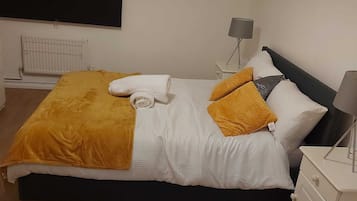 Apartment | 2 bedrooms, iron/ironing board, free WiFi, bed sheets