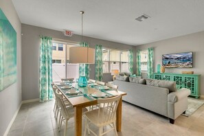 4 bedrooms, Internet - Family Friendly 4 Bedroom Close to Disney in Orlando Area 5116 (Kissimmee)