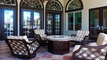 Apartment | 4 bedrooms, in-room safe, soundproofing, Internet