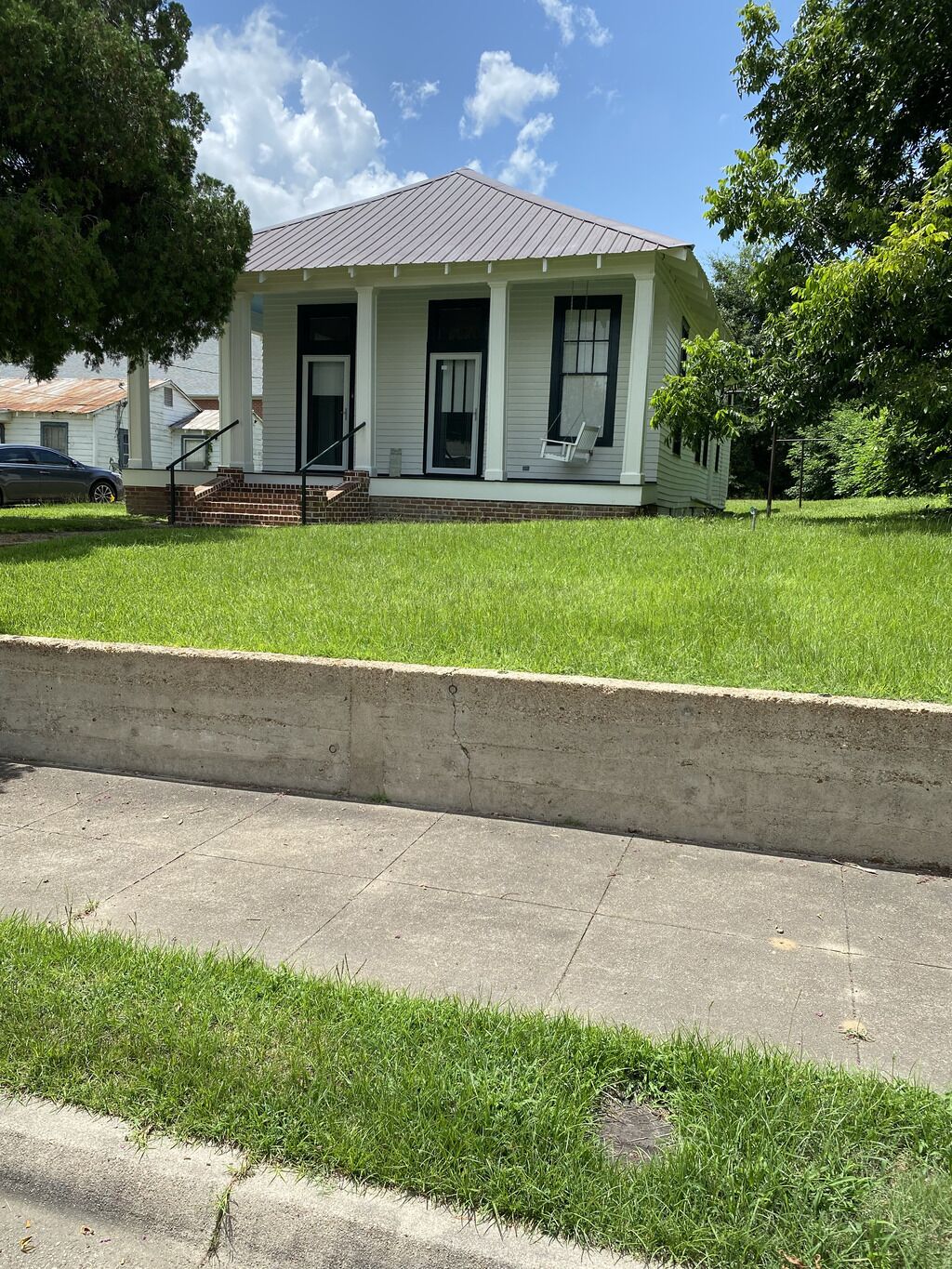 Beautiful 3 bedroom home situated minutes away from Downtown Natchez Mississippi