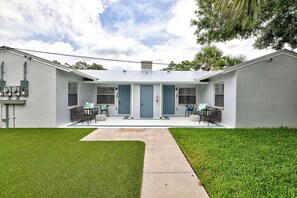 Exterior - Cozy Villa #2, 3 minutes from Downtown & 10 minutes to the Beach (Fort Pierce)