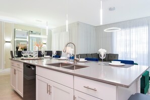 4 bedrooms, Internet - Gorgeous 4 Bd Close to Disney w Pool Storey Lake Resort 4245 (Kissimmee)