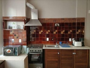 Oven, dishwasher - Taylor's Port [1] Landing in the Old Town (Montevideo)