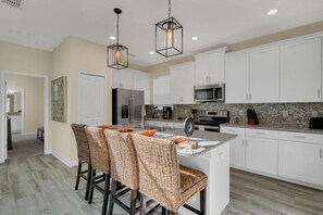 5 bedrooms, Internet - 5 Bedroom Single Family Storey Lake Resort Close to Disney 4759 (Kissimmee)