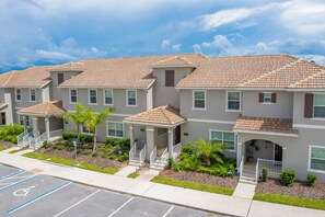 4 bedrooms, soundproofing, Internet - Gorgeous Decor 4 Bd w Pool Close to Disney 4820 (Kissimmee)