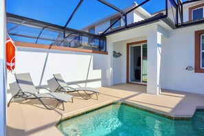 A swimming pool with two lounge chairs and a lifebuoy. - Marvelous 5 Bedroom w Pool Close to Disney 4811 (Kissimmee)