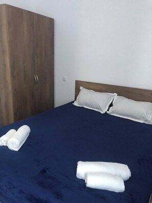 1 bedroom, desk, iron/ironing board, WiFi - Beachfront apartment with mountain and sea views (Gonio)