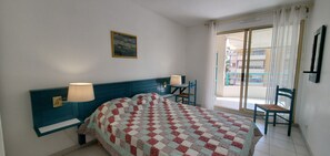 1 غرفة نوم ومكواة/لوح كي وواي فاي وملاءات أسرّة